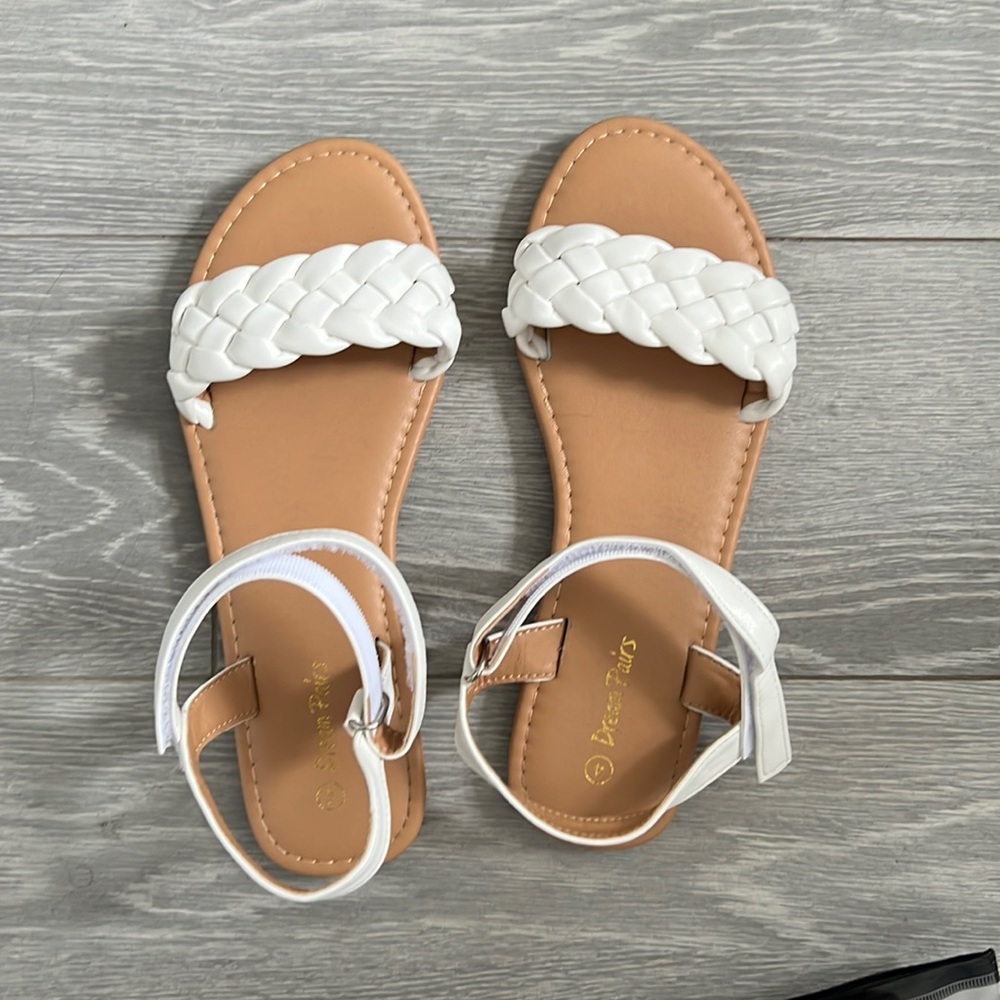 Girls Dream Pairs Sandals Size 4